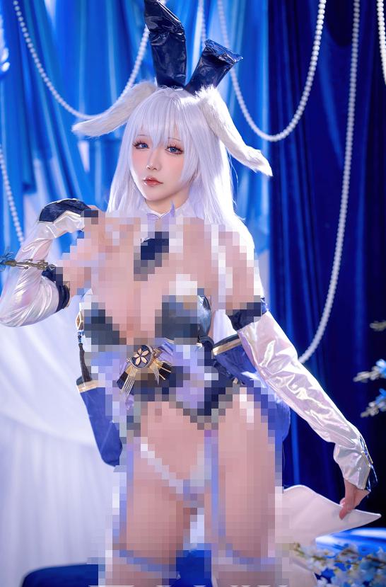 星之迟迟《碧蓝航线》信浓兔女郎COS，蓝白礼装把信浓的华丽感拉满