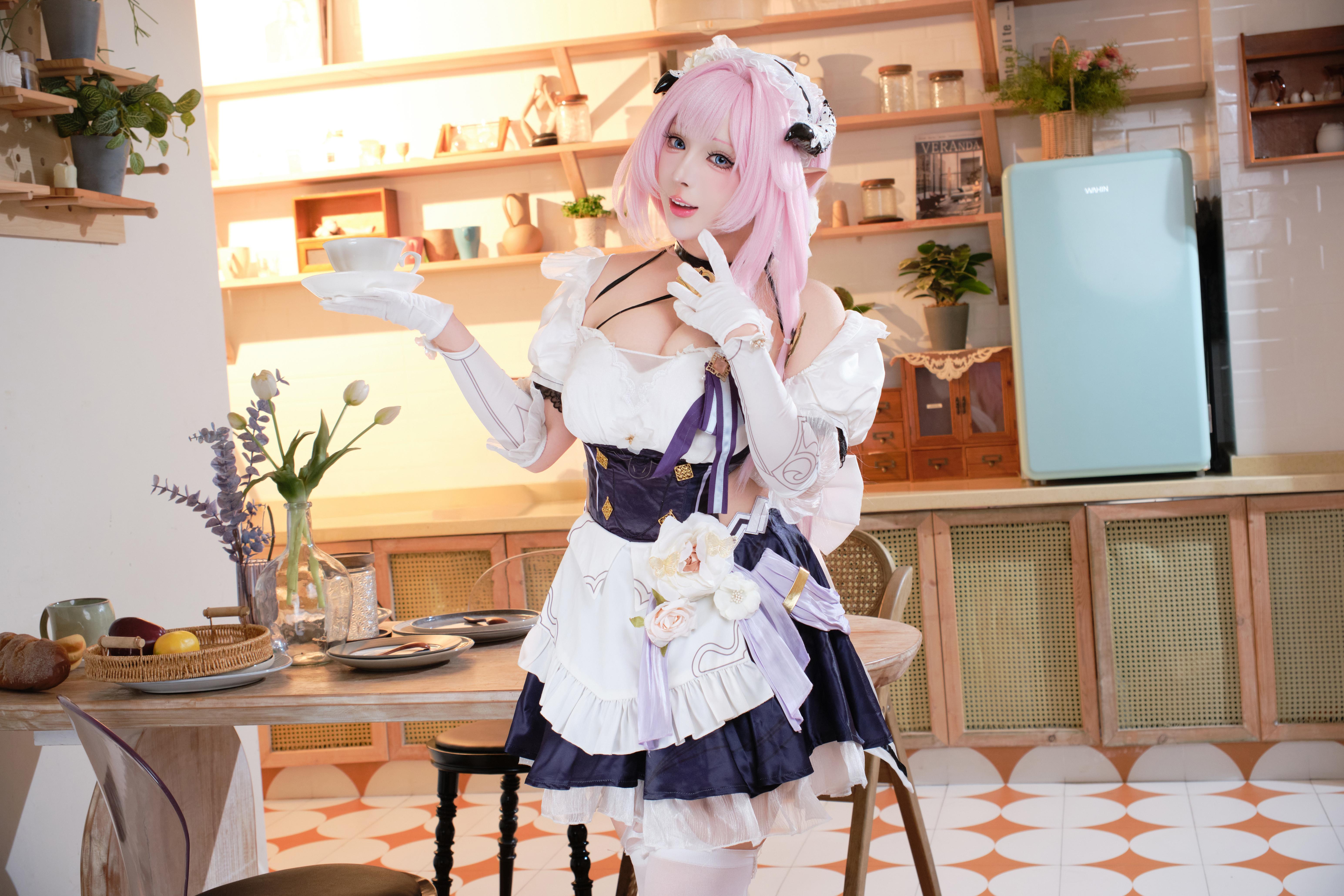 胡桃猫Kurumineko 爱莉希雅女仆COS图集，粉发女仆造型甜美又精致