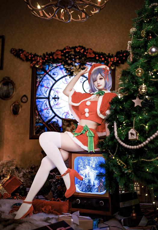 阿雪雪蕾姆圣诞装赏析，暖色圣诞场景里的甜美元素很出片