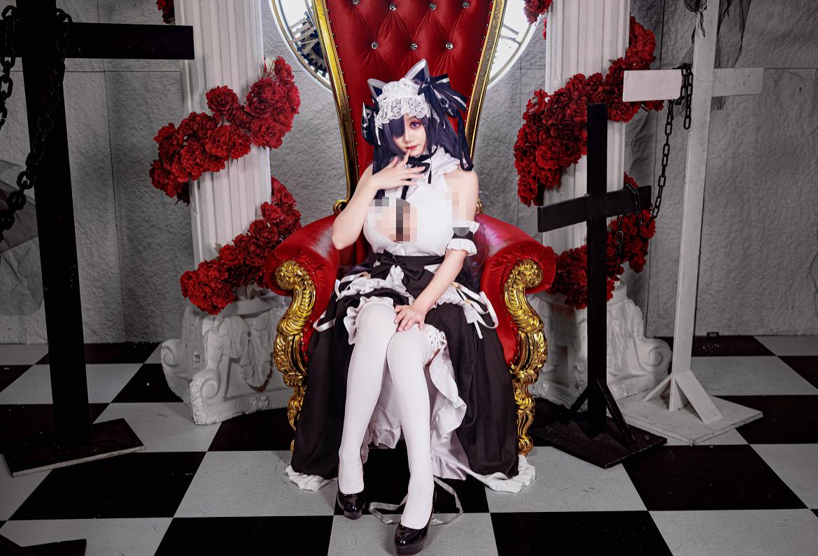 阿雪雪《碧蓝航线》奥古斯特女仆，红黑宫廷场景下的高贵女仆感