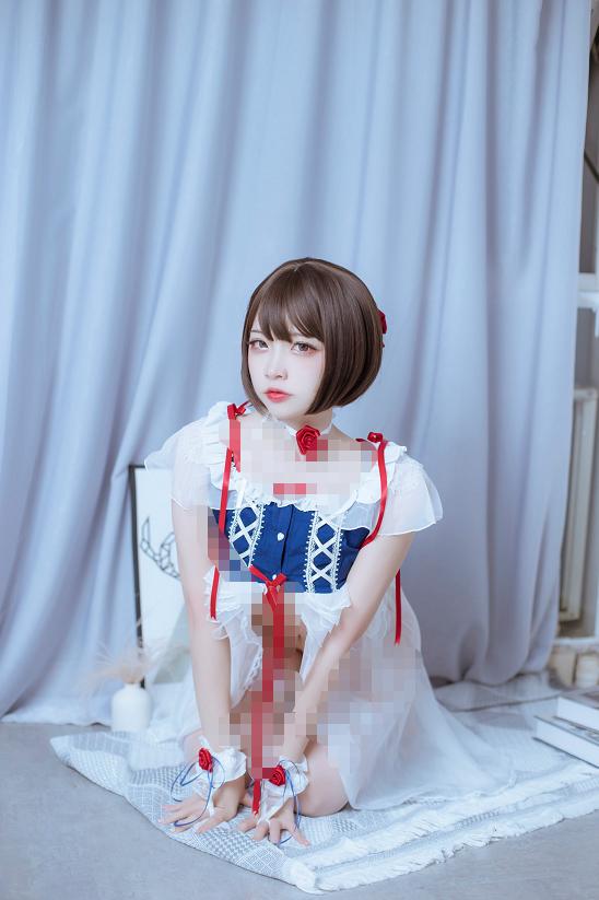 二佐Nisa 白雪姬：梦幻甜美氛围里的经典COS演绎