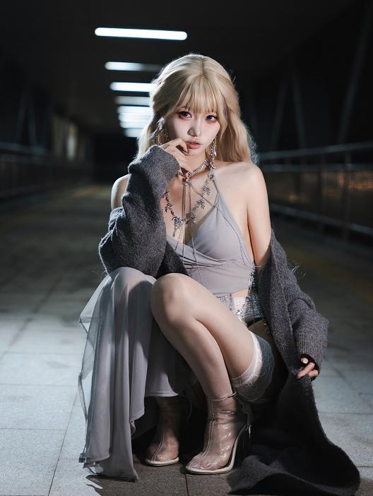 柒柒要乖哦灰姑娘晚礼裙COS，夜色桥景下的辛德瑞拉太惊艳了