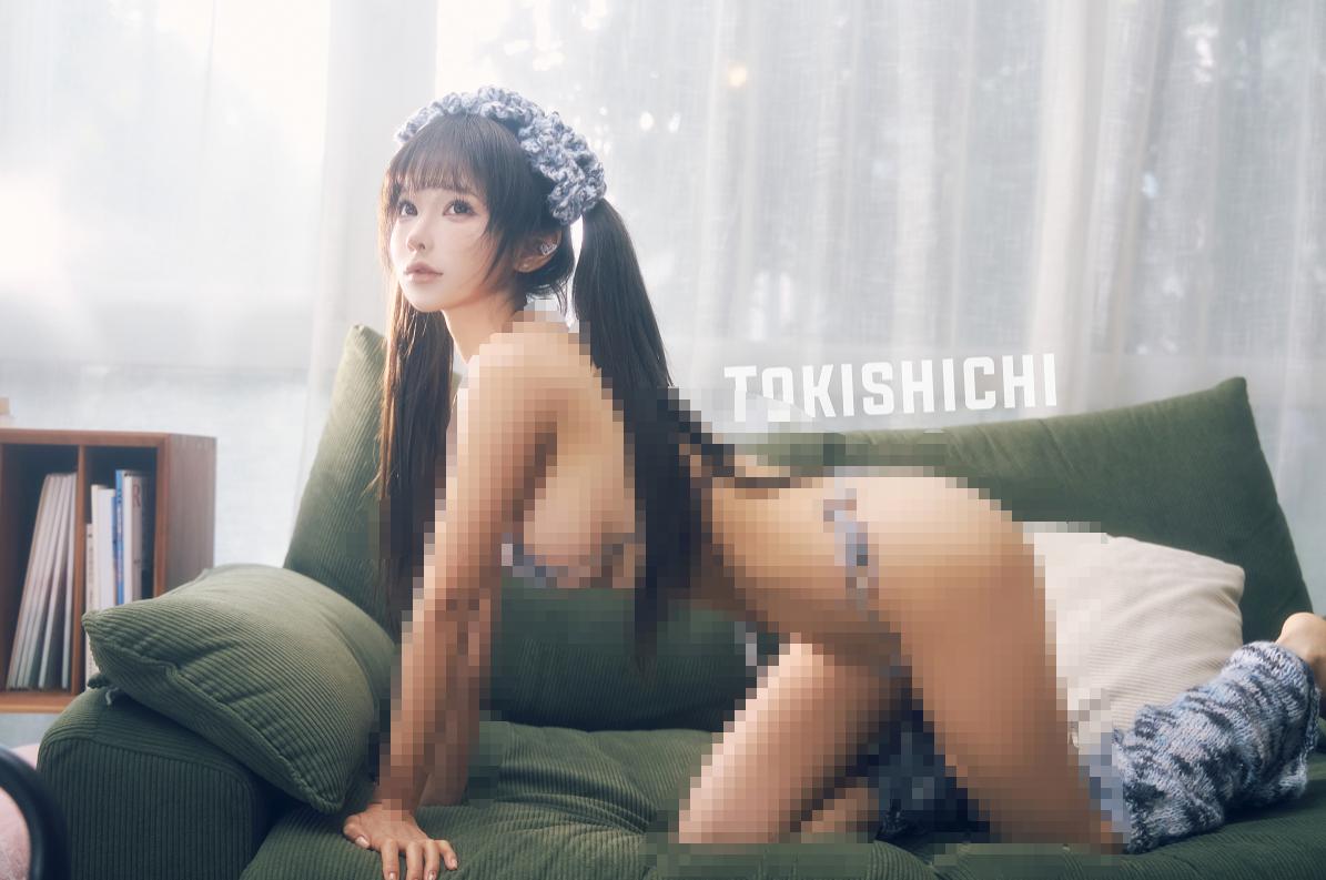 蠢沫沫白虎比基尼赏析，居家软萌与微性感结合的轻私房作品