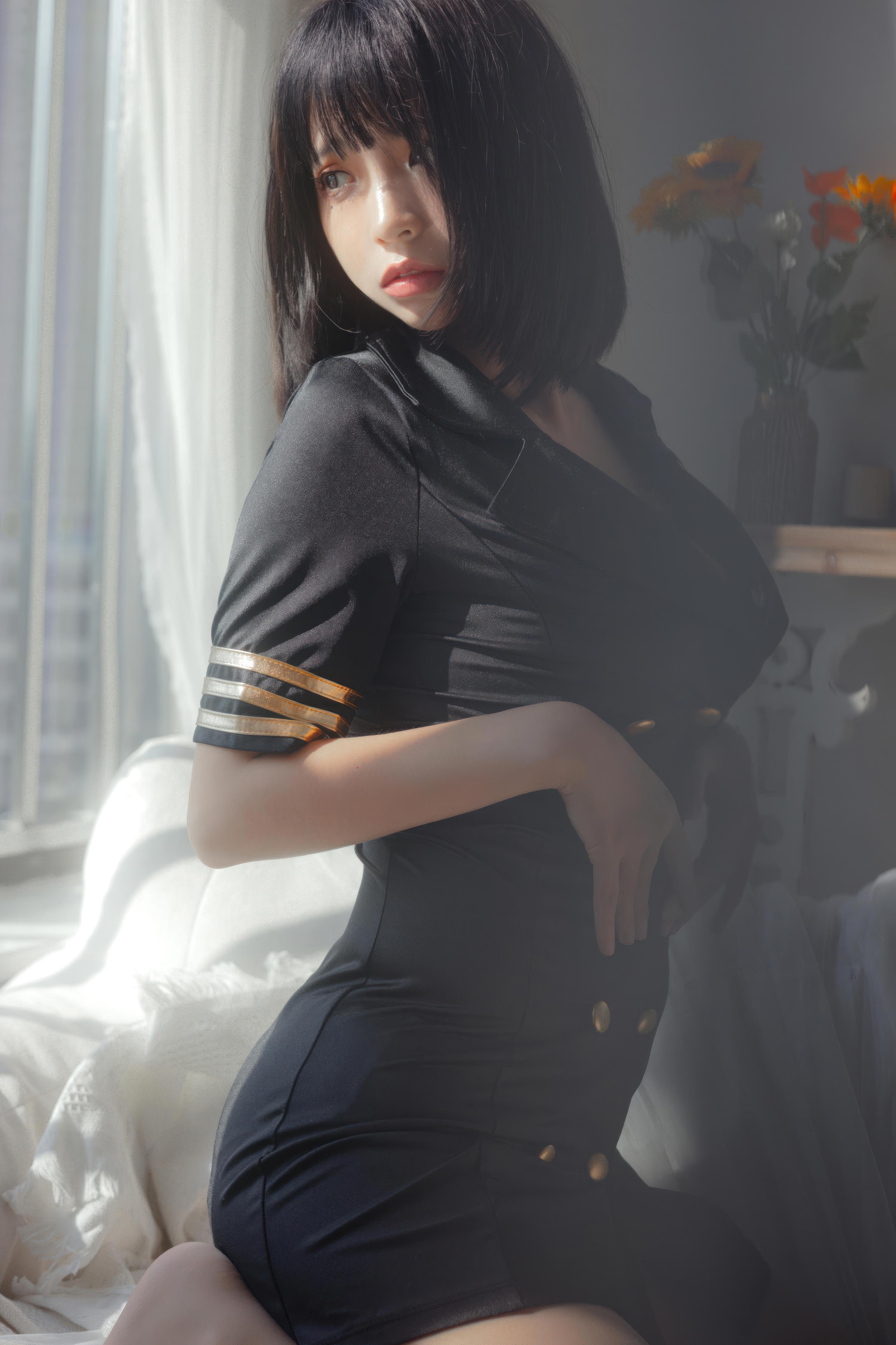 疯猫ss黑色制服写真，柔光私房里的冷感制服魅力