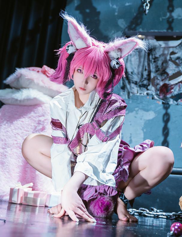 纸悦Etsu_ko《巫恋》COS太惊艳了，粉狐兽耳与暗黑童话氛围感拉满