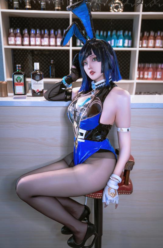 Natsuko夏夏子夜兰兔女郎COS赏析，原神夜兰酒吧造型性感又惊艳