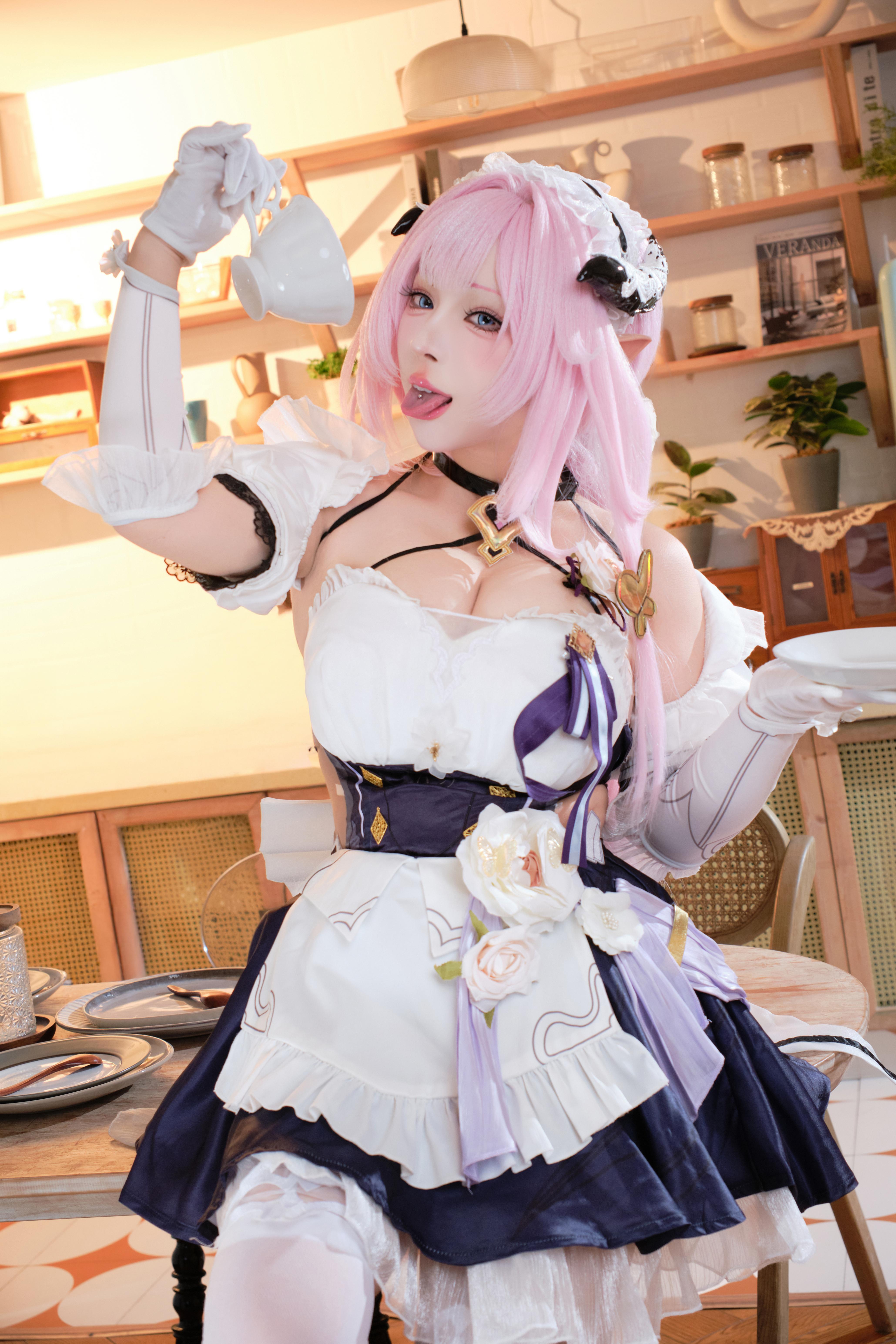 胡桃猫Kurumineko 爱莉希雅女仆COS图集，粉发女仆造型甜美又精致