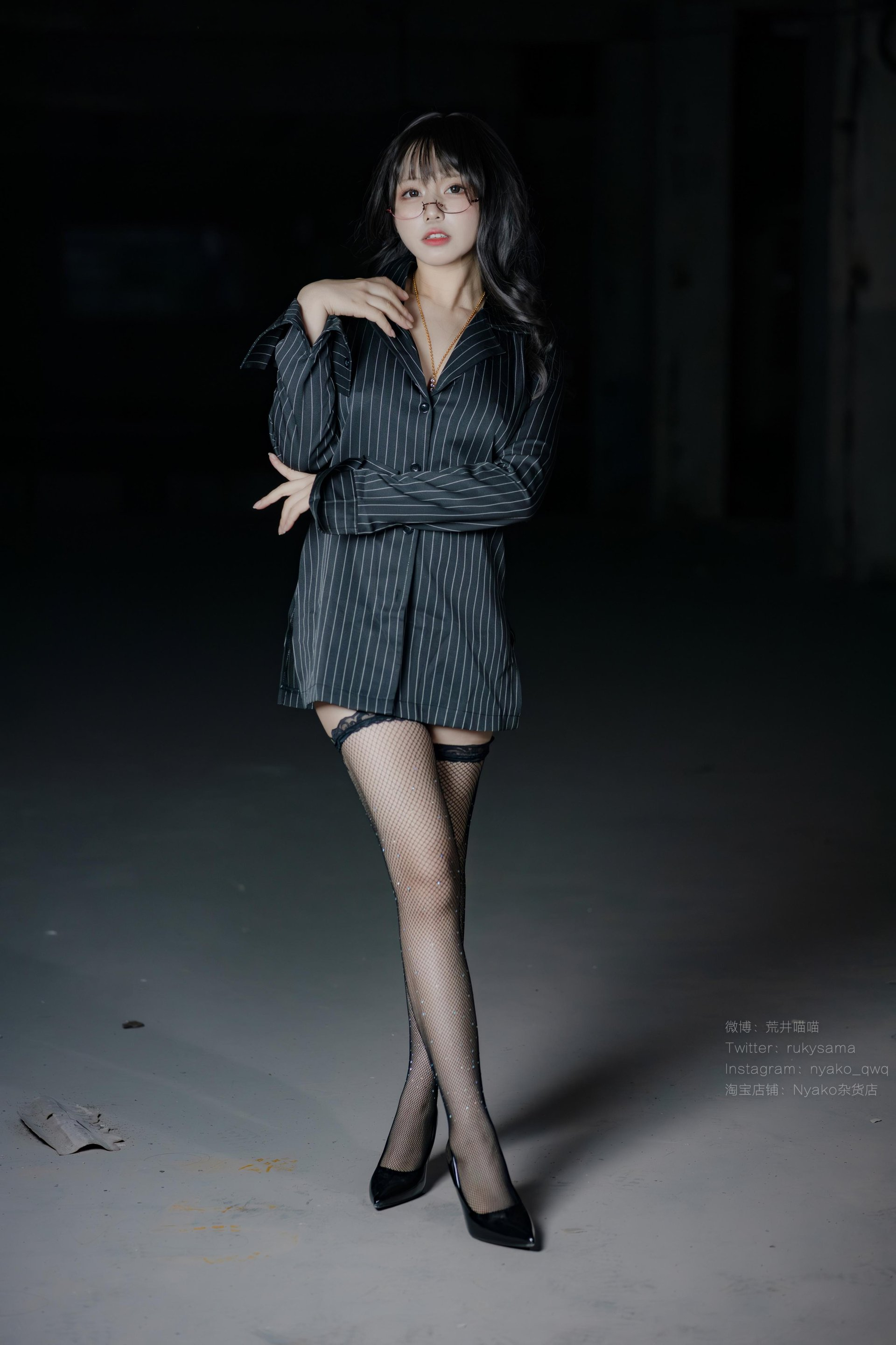 Nyako喵子《大人時間5》，两种场景下的成熟系写真表现