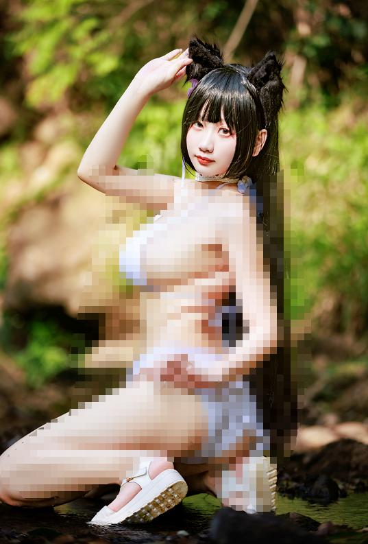 阿雪雪《碧蓝航线》夏日爱宕COS太有氛围了，溪涧湿身猫耳造型又纯又撩