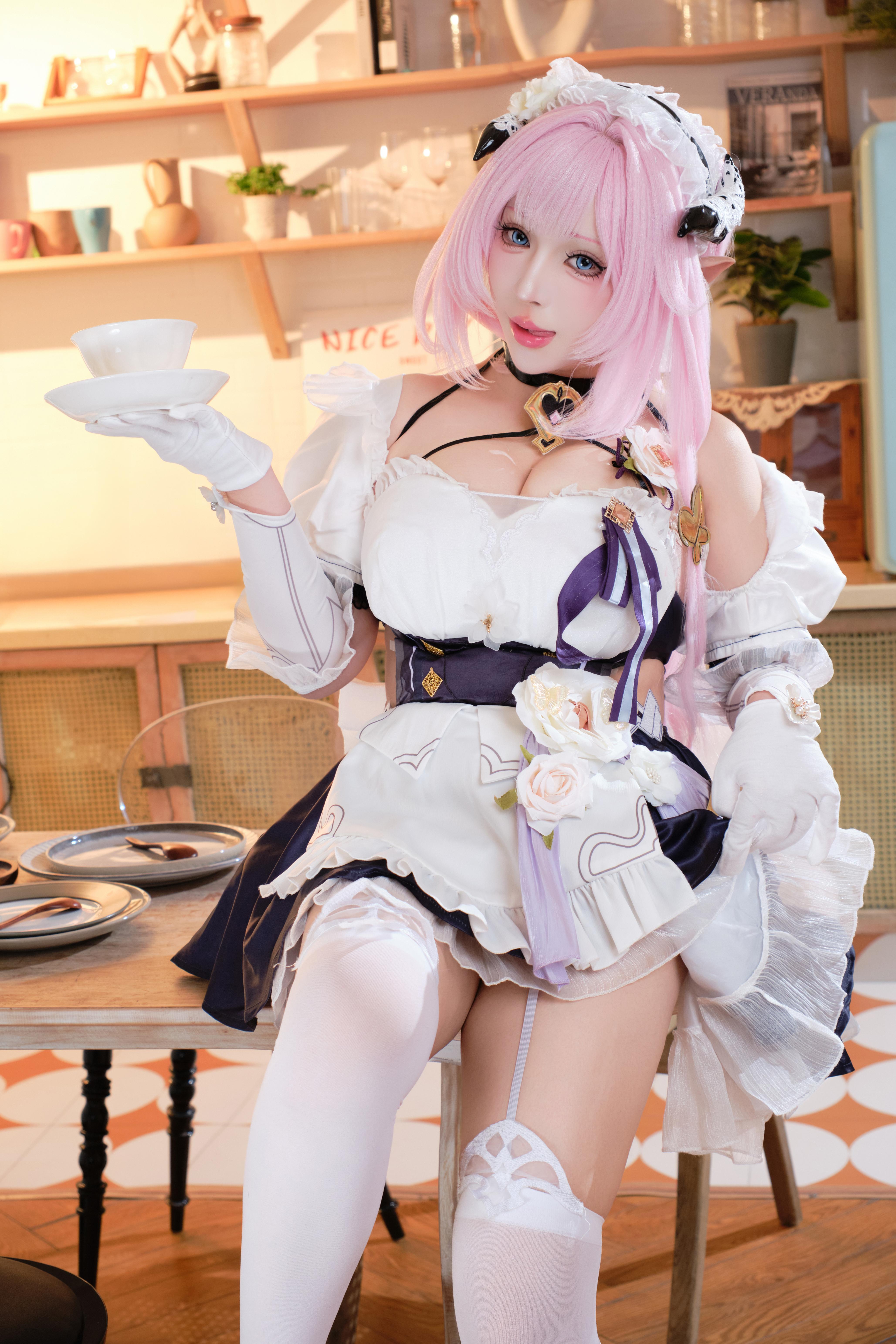 胡桃猫Kurumineko 爱莉希雅女仆COS图集，粉发女仆造型甜美又精致