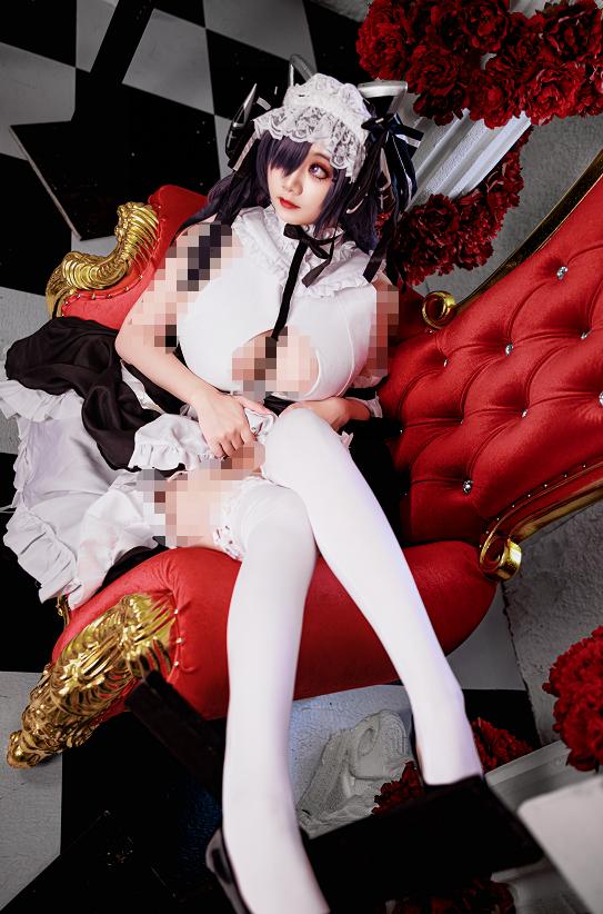 阿雪雪《碧蓝航线》奥古斯特女仆，红黑宫廷场景下的高贵女仆感