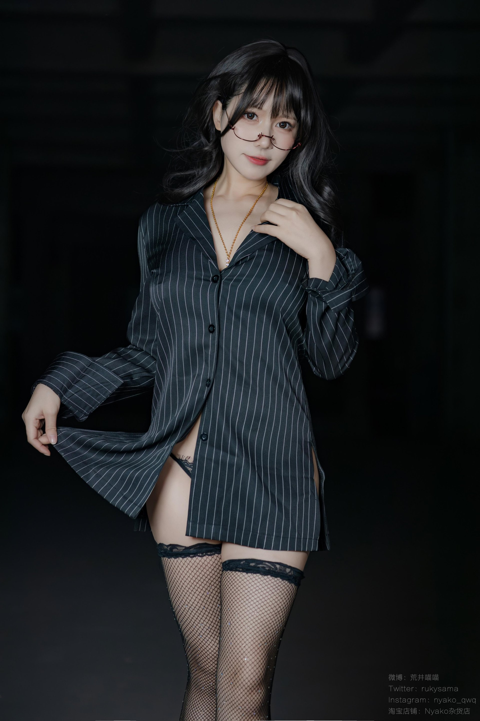 Nyako喵子《大人時間5》，两种场景下的成熟系写真表现