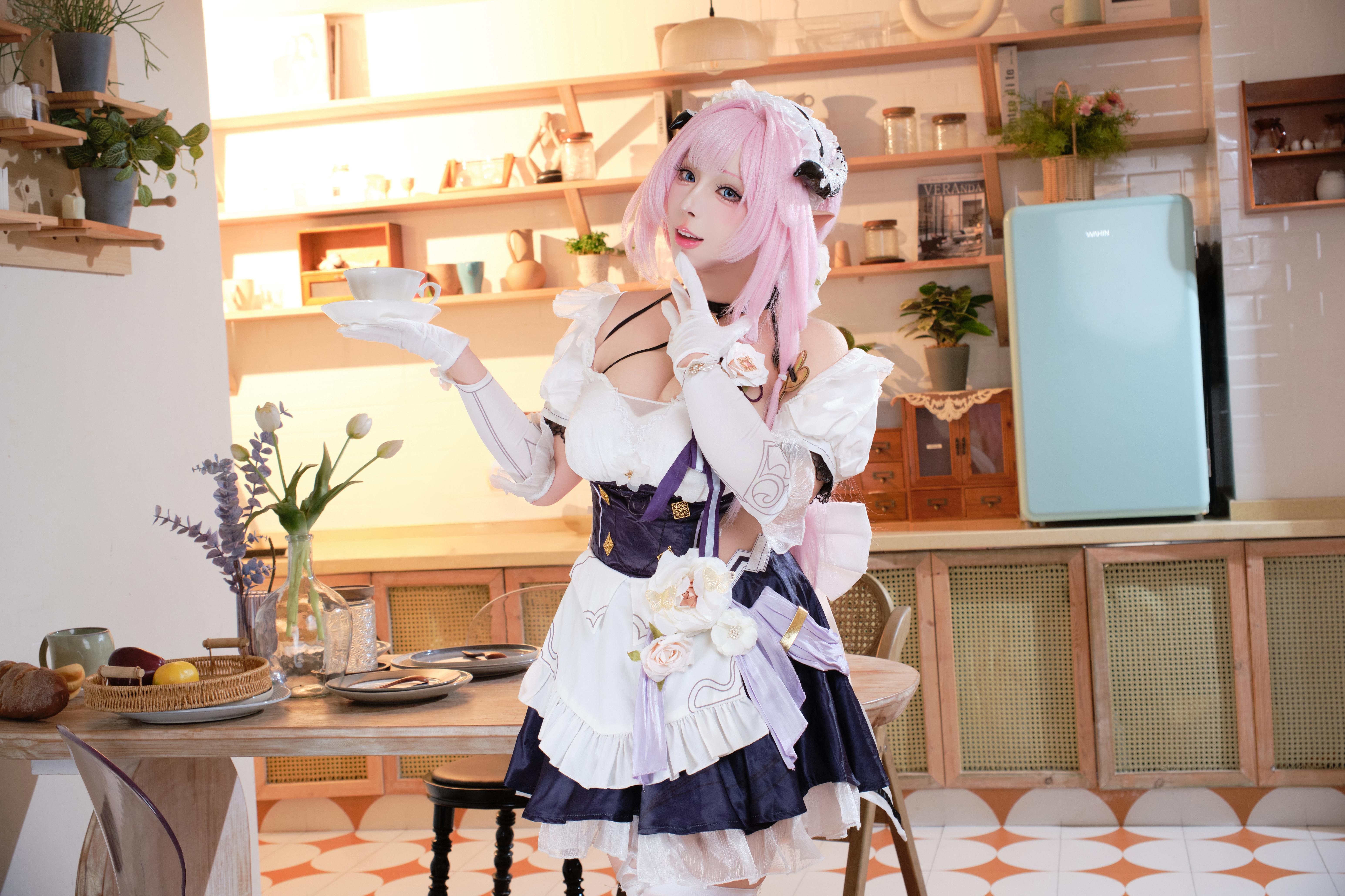 胡桃猫Kurumineko 爱莉希雅女仆COS图集，粉发女仆造型甜美又精致