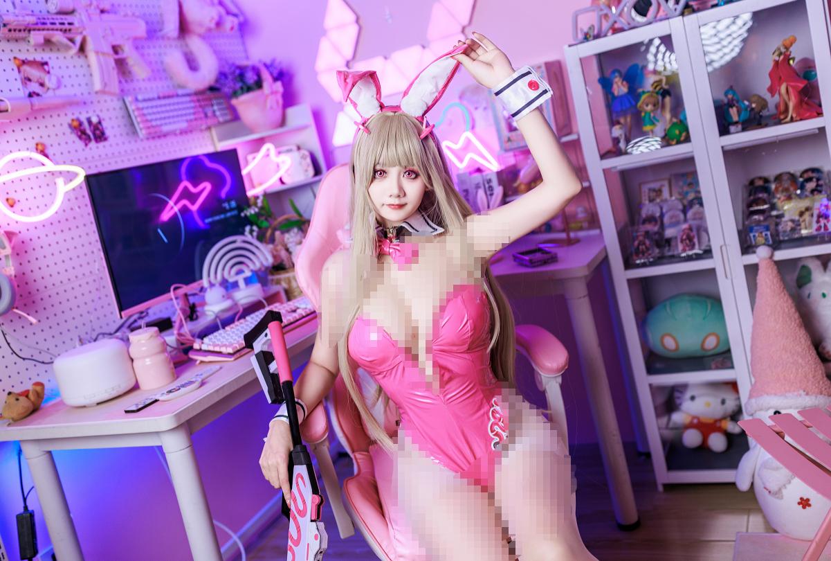 阿雪雪毒蛇兔女郎COS｜粉色房间里的甜美危险感反差图集