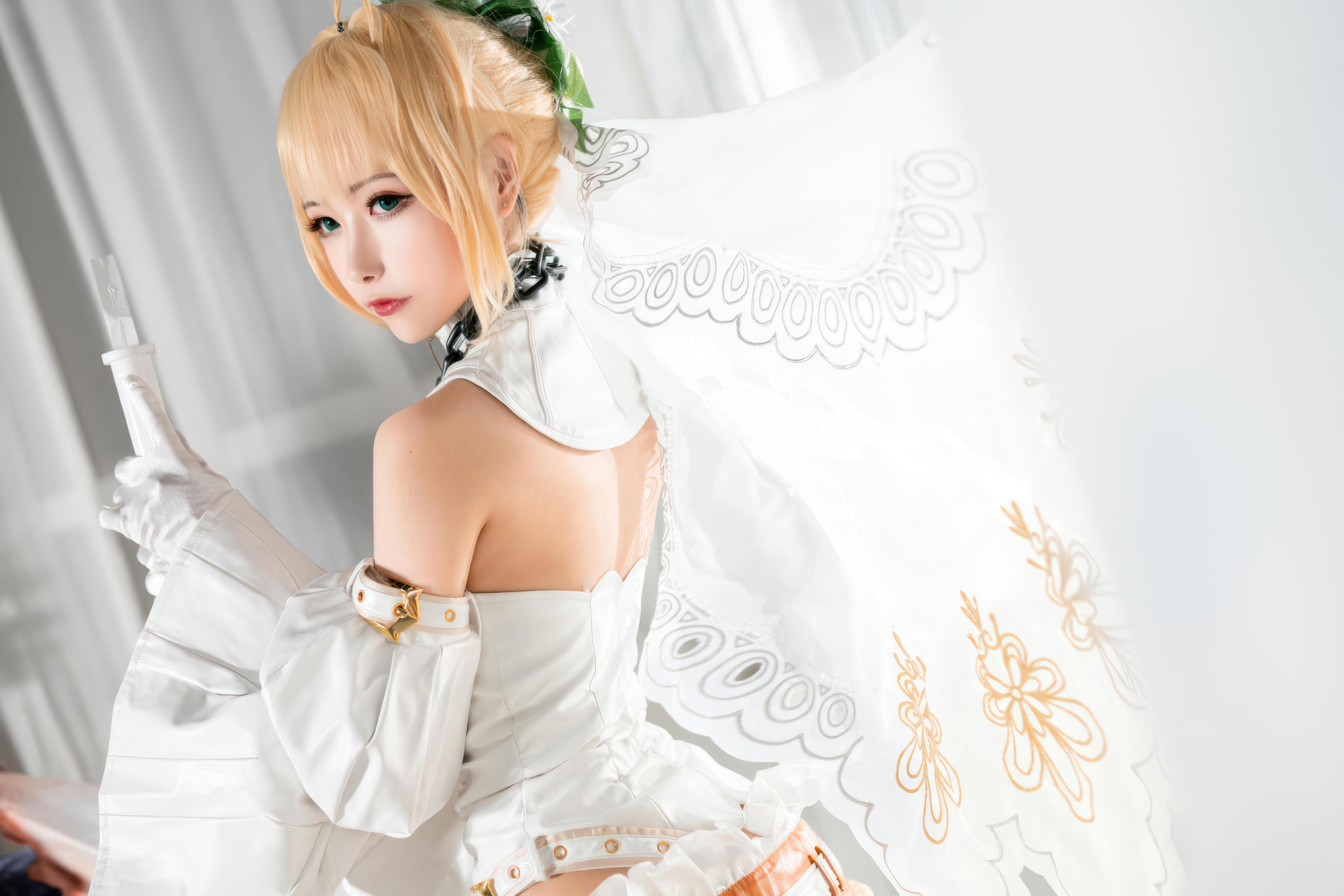 Momoko葵葵尼禄COS白裙写真，FGO高清图集角色还原表现