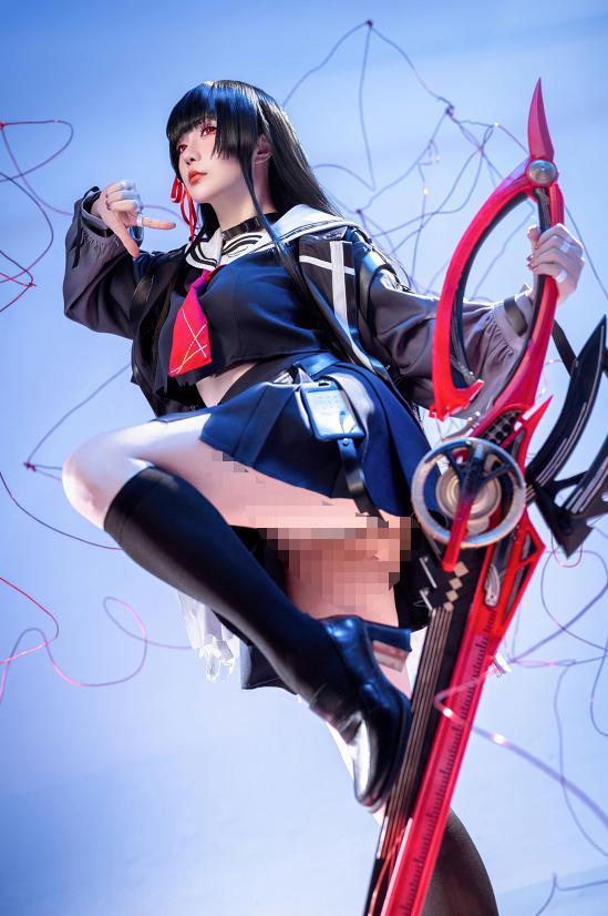 星之迟迟《鸣潮》千咲JK COS赏析|红黑光影里的危险少女感越看越上头