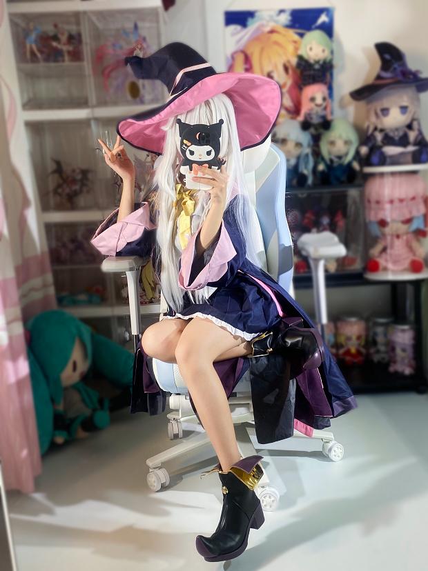 白栎Shirly这组伊蕾娜私宅COS意外有种宅系日常感｜像魔女放假后的房间生活记录