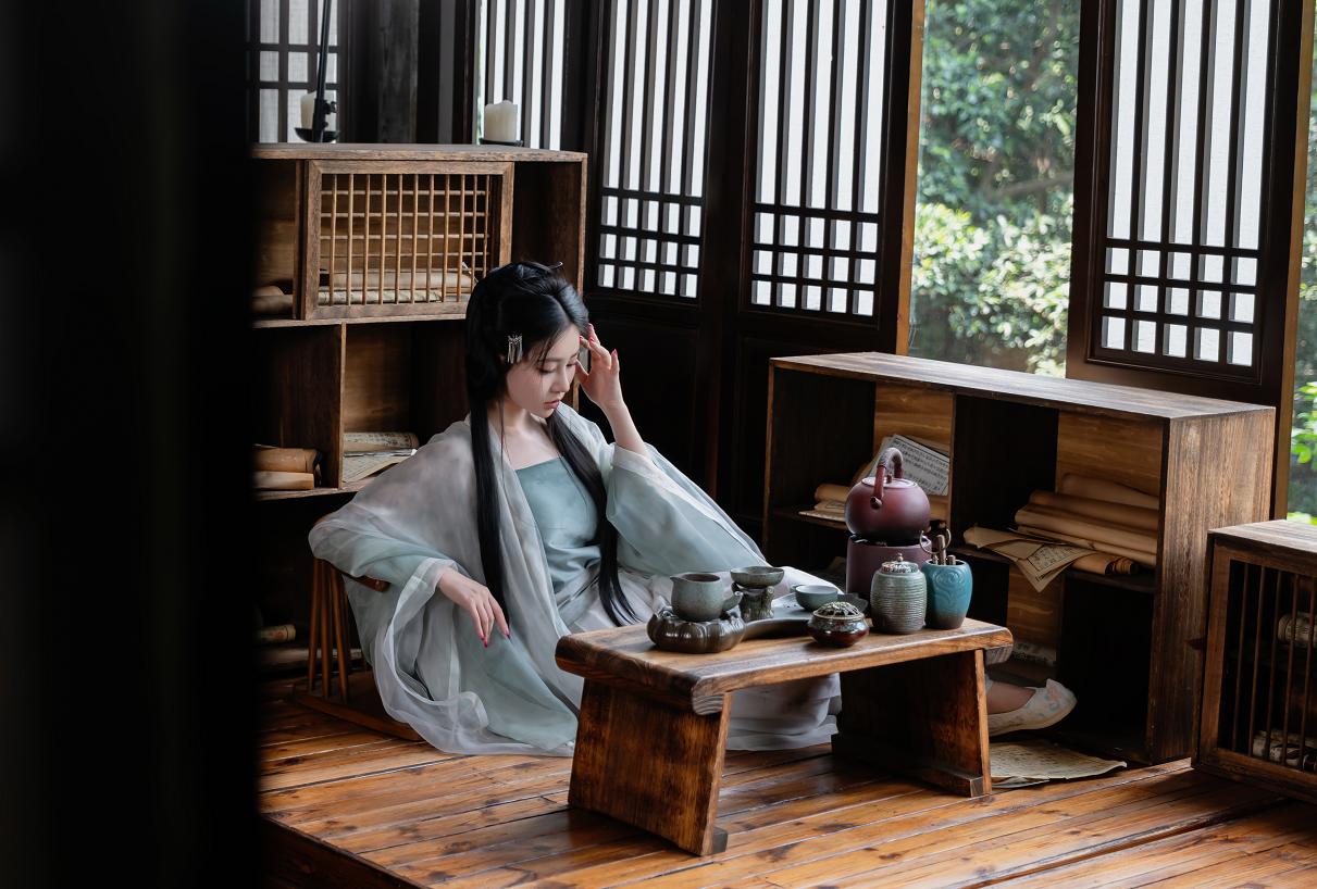 年年nnian浣溪沙写真赏析|木窗竹影间的古风氛围越看越舒服