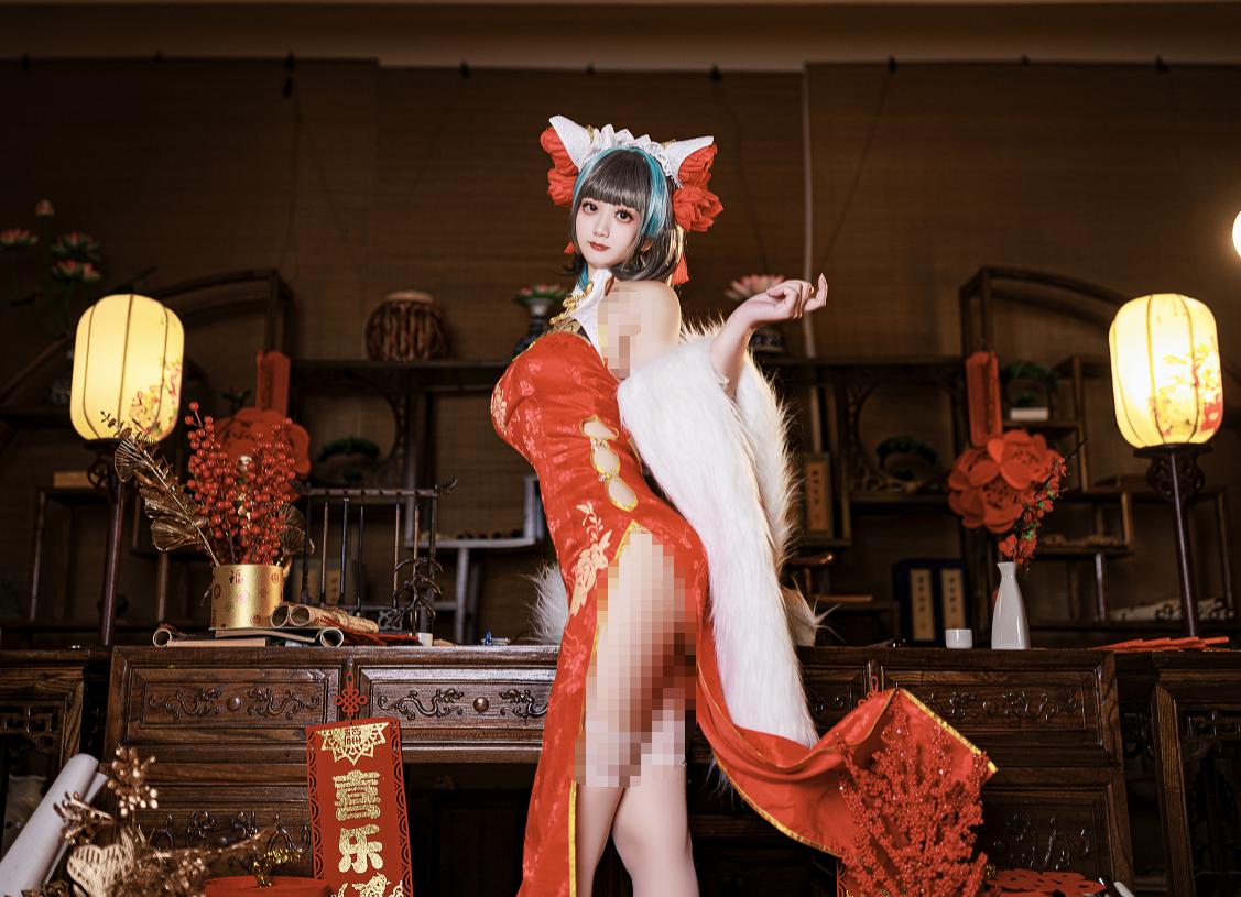 阿雪雪柴郡旗袍COS｜红色新年氛围下的白丝与东方韵味