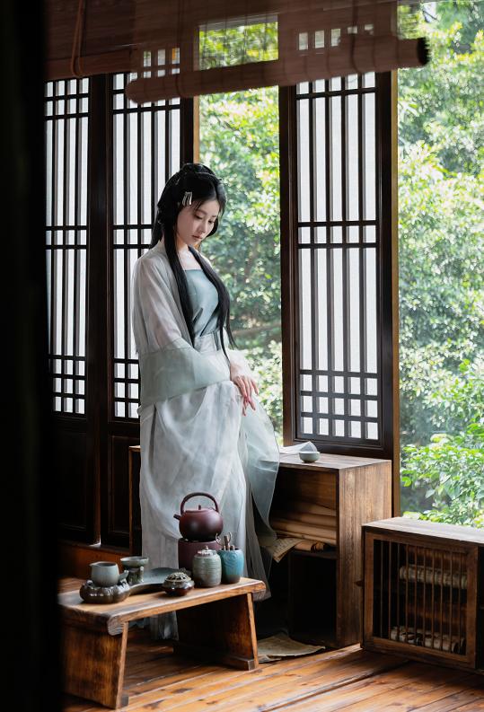 年年nnian浣溪沙写真赏析|木窗竹影间的古风氛围越看越舒服