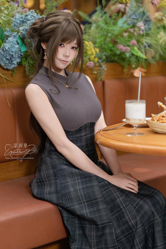 咬一口兔娘网友的一日约会｜餐厅暖光里的五月见面感很耐看