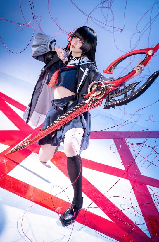 星之迟迟《鸣潮》千咲JK COS赏析|红黑光影里的危险少女感越看越上头