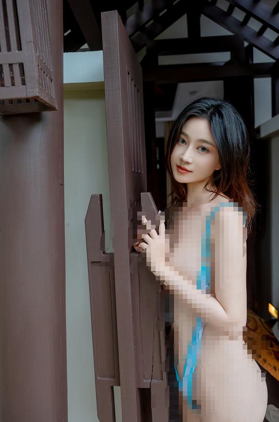 年年nnian椰林写真|泳池水光和海岛树影里的夏日感很舒服