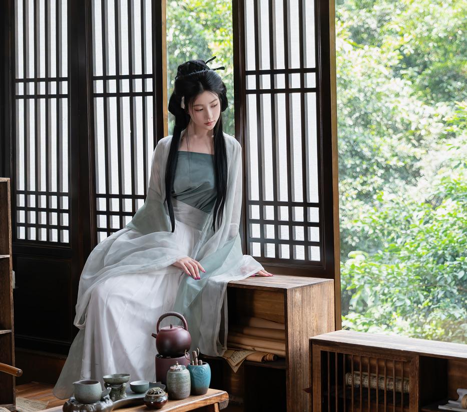 年年nnian浣溪沙写真赏析|木窗竹影间的古风氛围越看越舒服