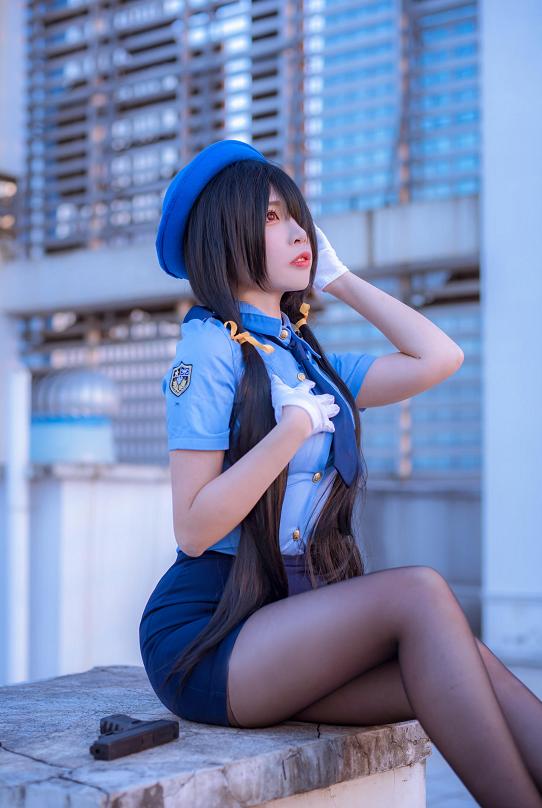 二佐Nisa狂三女警COS｜屋顶蓝调光影里的冷感角色味很抓人