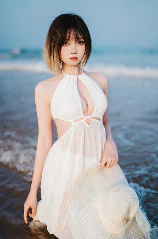 洛桑w伊梓春夏之交|花墙小路和海边白裙里的换季感很温柔