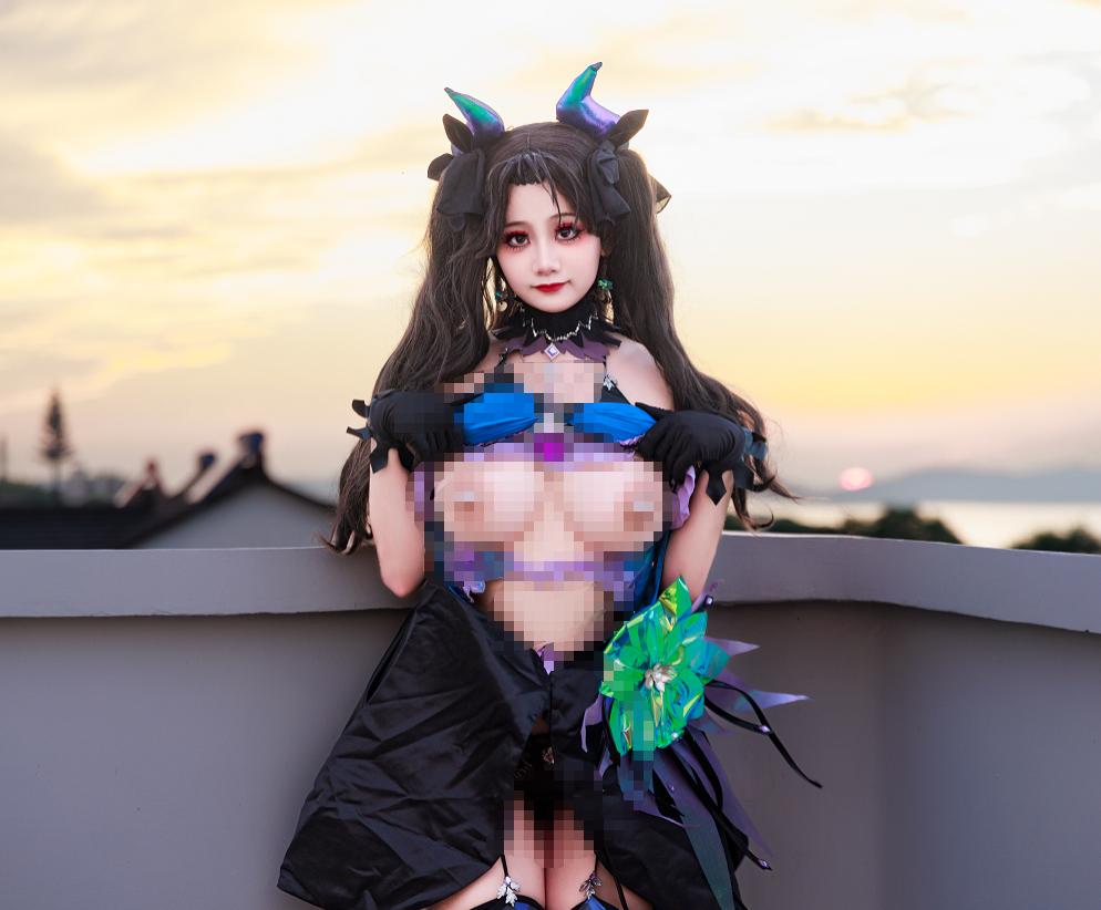 阿雪雪远坂凛小恶魔COS｜蓝天露台里的FGO反差感很抓眼