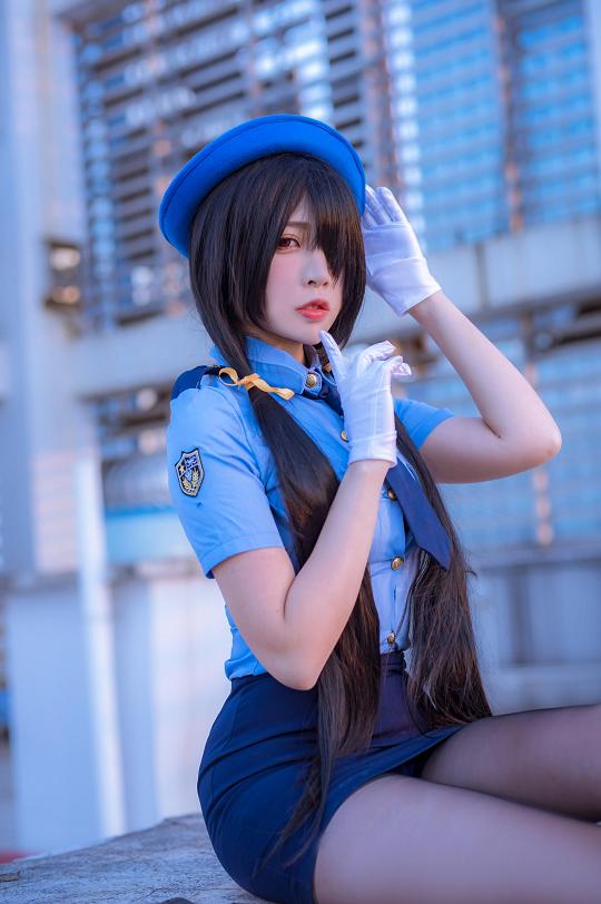 二佐Nisa狂三女警COS｜屋顶蓝调光影里的冷感角色味很抓人