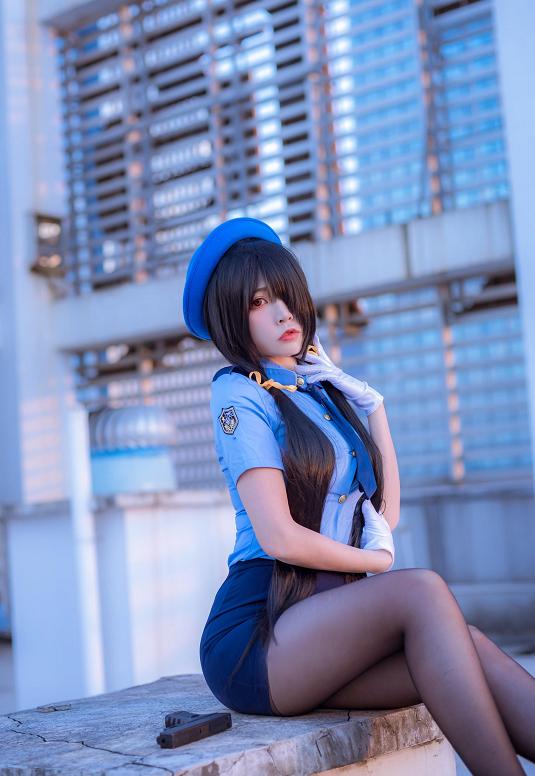 二佐Nisa狂三女警COS｜屋顶蓝调光影里的冷感角色味很抓人