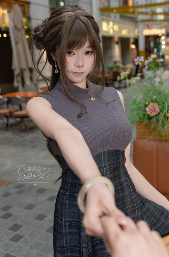 咬一口兔娘网友的一日约会｜餐厅暖光里的五月见面感很耐看