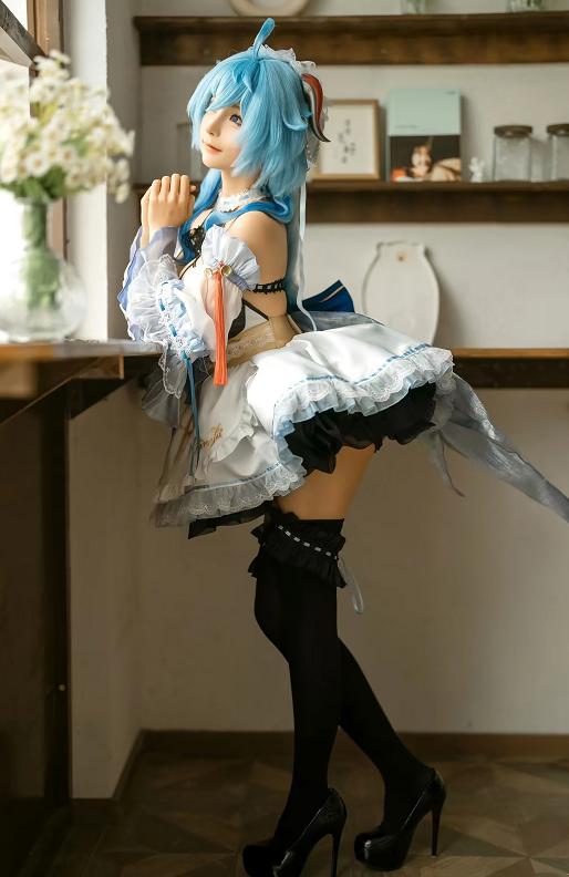 蠢沫沫甘雨女仆造型｜温柔与俏皮交织的室内氛围赏析