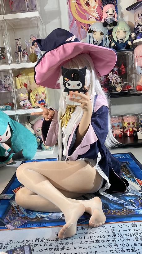 白栎Shirly这组伊蕾娜私宅COS意外有种宅系日常感｜像魔女放假后的房间生活记录