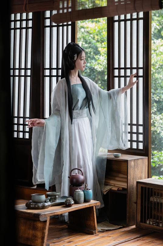 年年nnian浣溪沙写真赏析|木窗竹影间的古风氛围越看越舒服