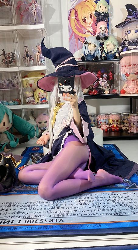 白栎Shirly这组伊蕾娜私宅COS意外有种宅系日常感｜像魔女放假后的房间生活记录