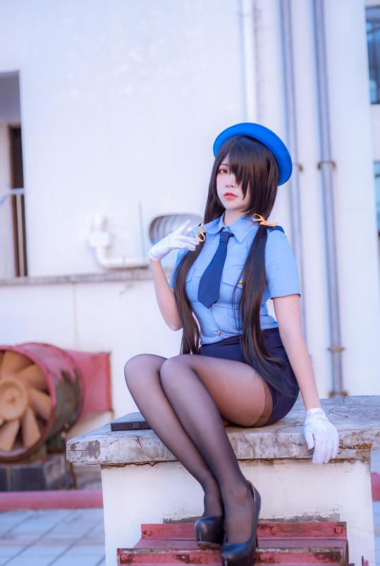 二佐Nisa狂三女警COS｜屋顶蓝调光影里的冷感角色味很抓人