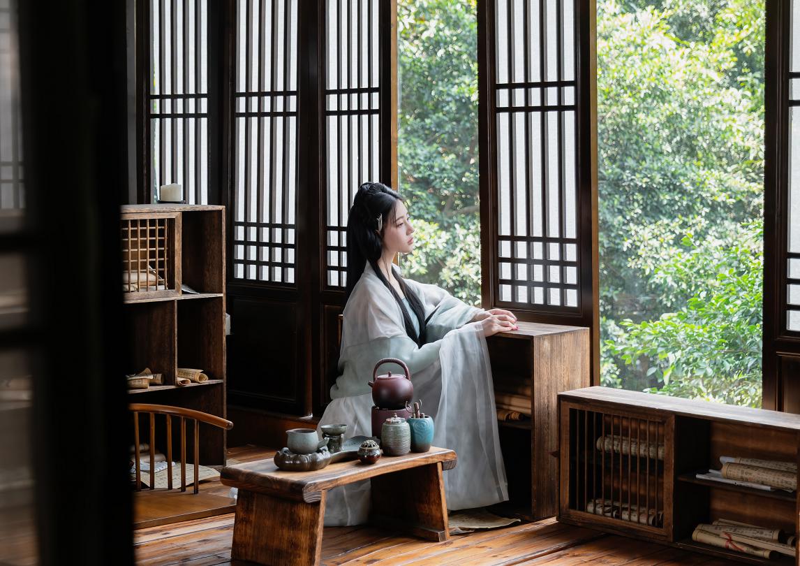 年年nnian浣溪沙写真赏析|木窗竹影间的古风氛围越看越舒服