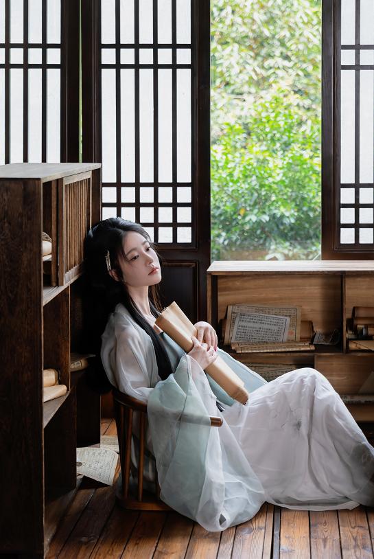 年年nnian浣溪沙写真赏析|木窗竹影间的古风氛围越看越舒服