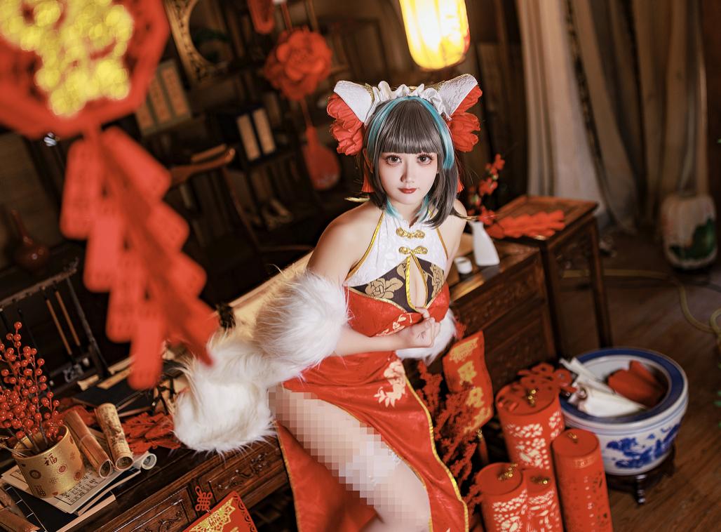 阿雪雪柴郡旗袍COS｜红色新年氛围下的白丝与东方韵味