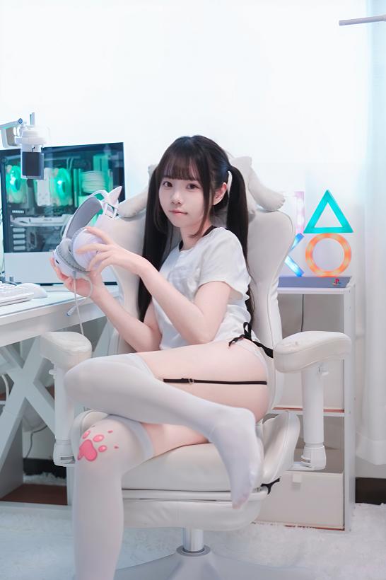 可可小白兔这套“不要打游戏惹”也太真实了｜像误入宅家女友的深夜直播间