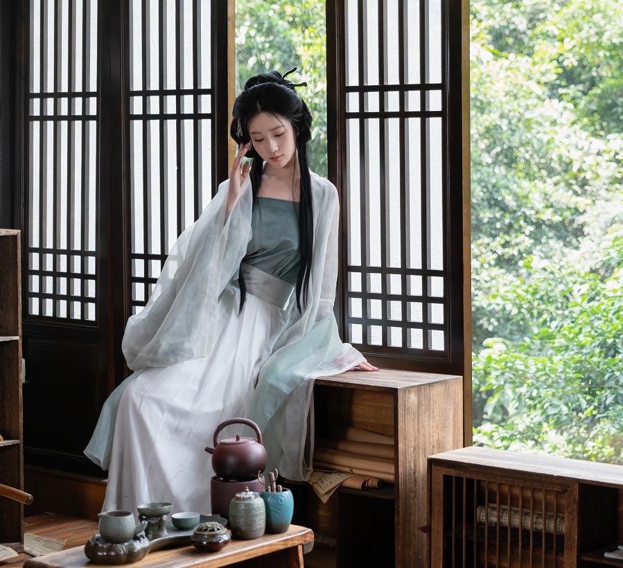 年年nnian浣溪沙写真赏析|木窗竹影间的古风氛围越看越舒服