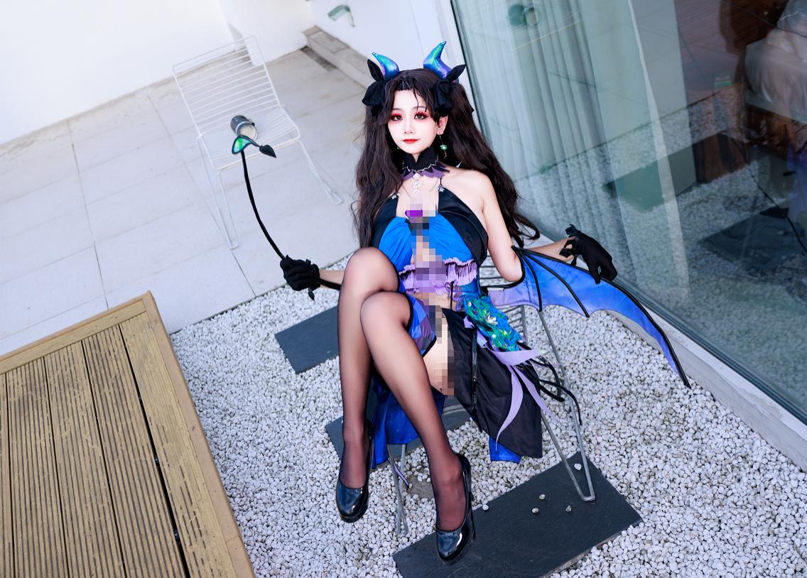 阿雪雪远坂凛小恶魔COS｜蓝天露台里的FGO反差感很抓眼