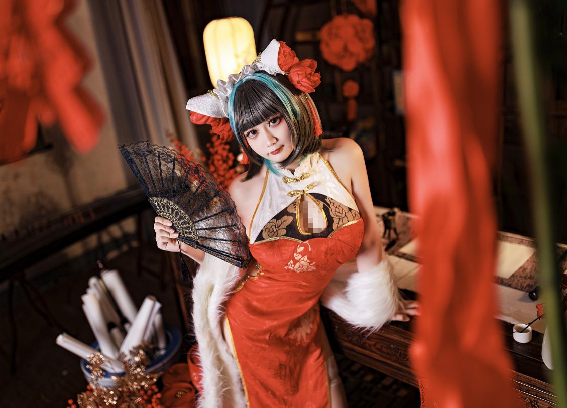 阿雪雪柴郡旗袍COS｜红色新年氛围下的白丝与东方韵味