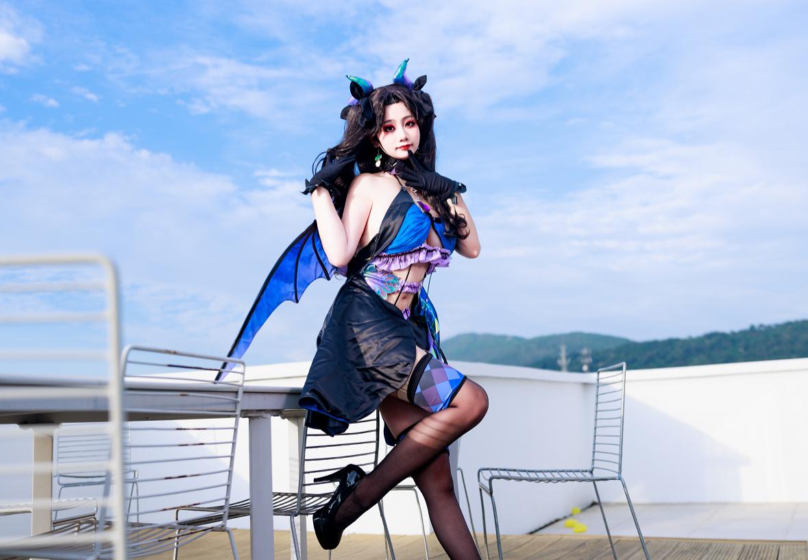 阿雪雪远坂凛小恶魔COS｜蓝天露台里的FGO反差感很抓眼