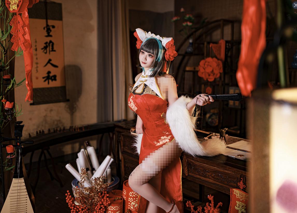 阿雪雪柴郡旗袍COS｜红色新年氛围下的白丝与东方韵味