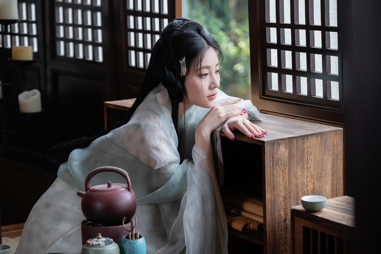 年年nnian浣溪沙写真赏析|木窗竹影间的古风氛围越看越舒服