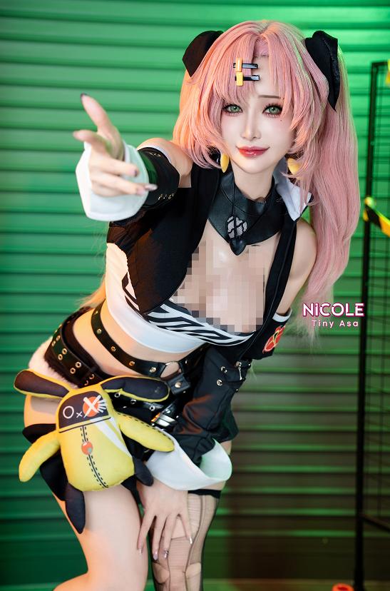 Tiny Asa这套Nicole赛博氛围作品真的太上头了,绿色霓虹越看越有绝区零味道